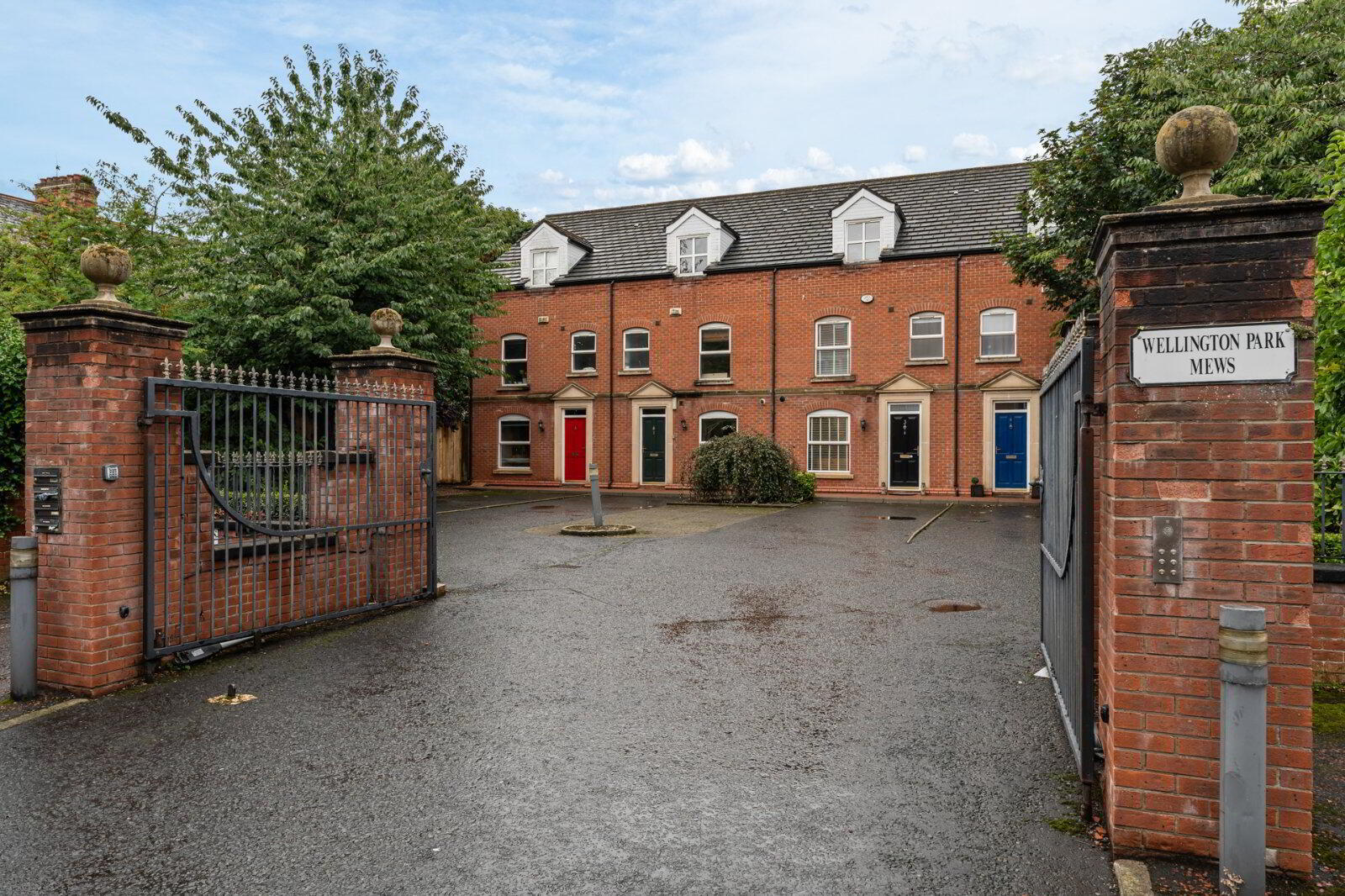3 Wellington Park Mews, 52 Wellington Park 1 of 20