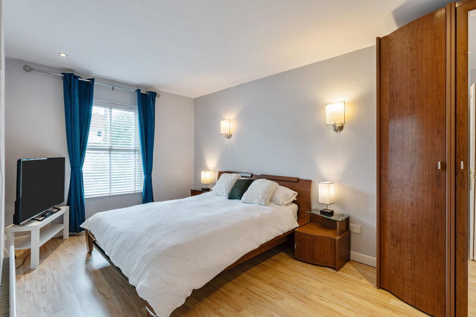 3 Wellington Park Mews, 52 Wellington Park 7 of 20