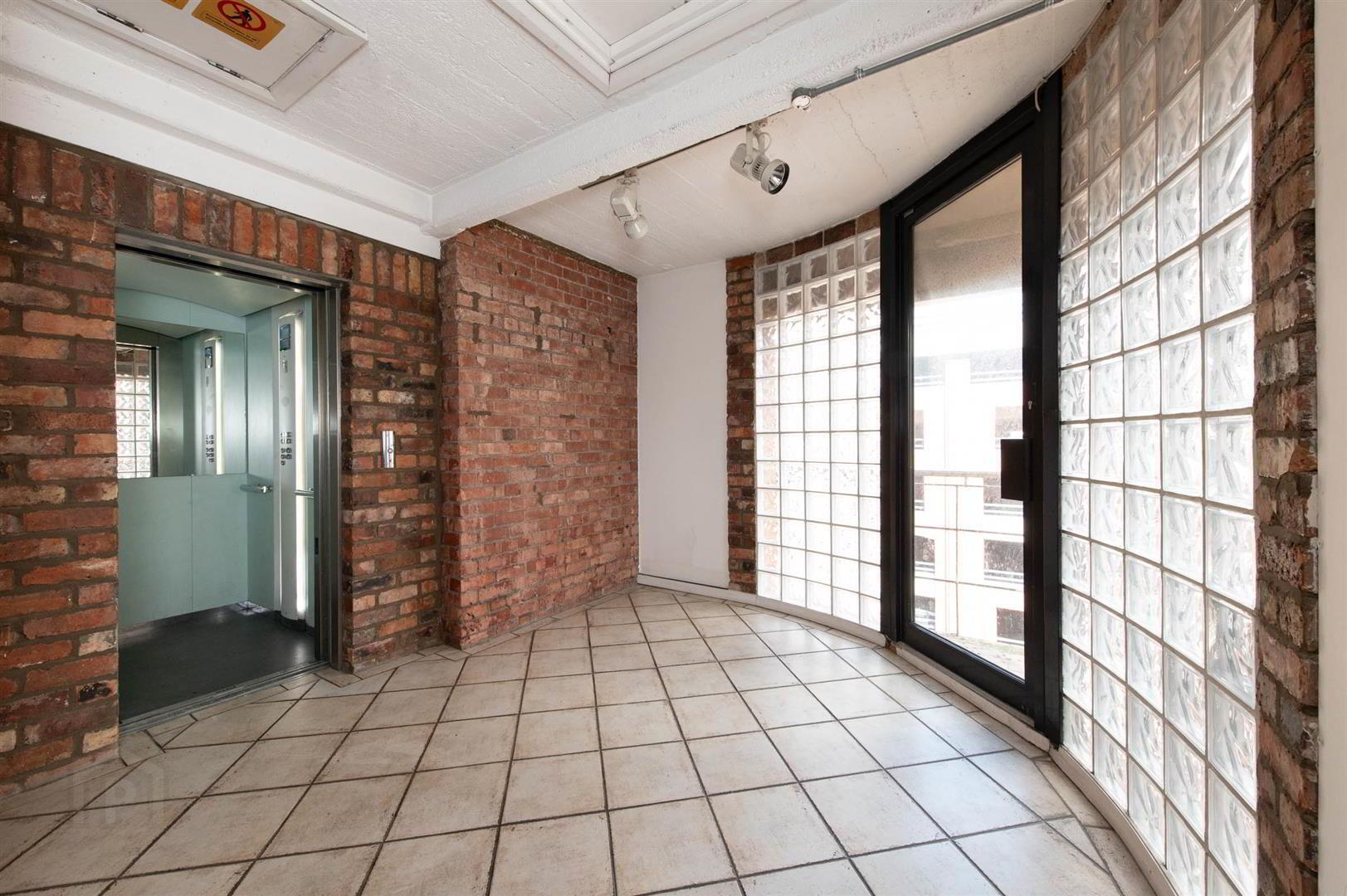 Apartment, 403 Somerset Studios 3 of 21