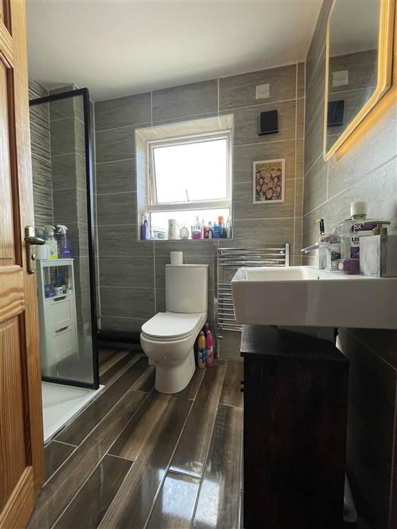 82 Beechmount Pass 17 of 19