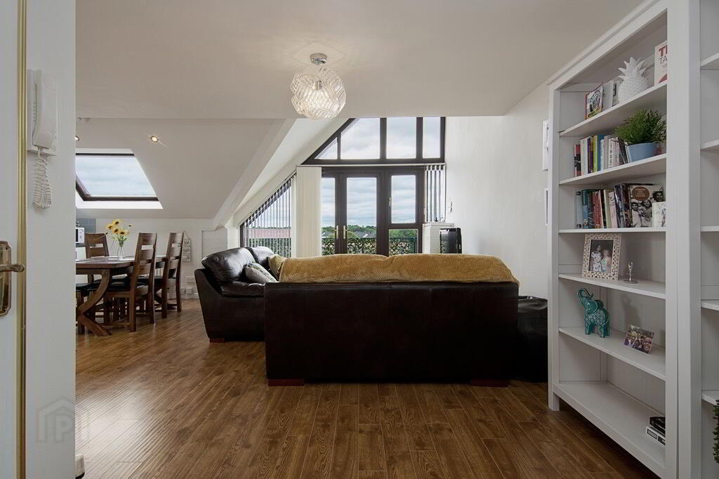 33 Balmoral Court 3 of 12