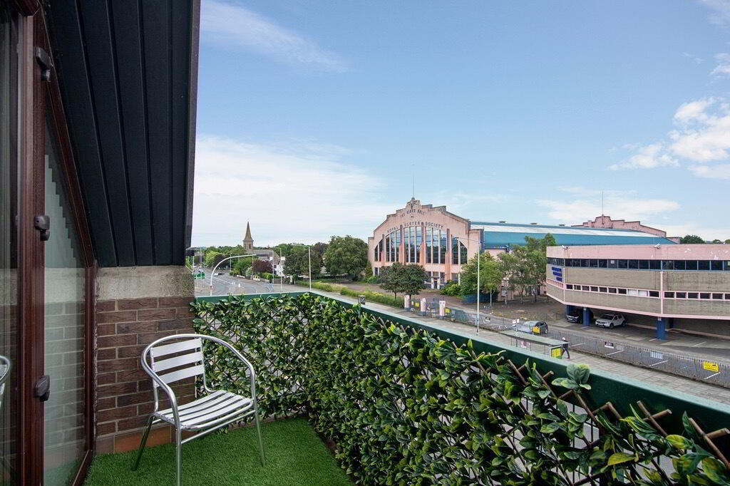 33 Balmoral Court 7 of 12