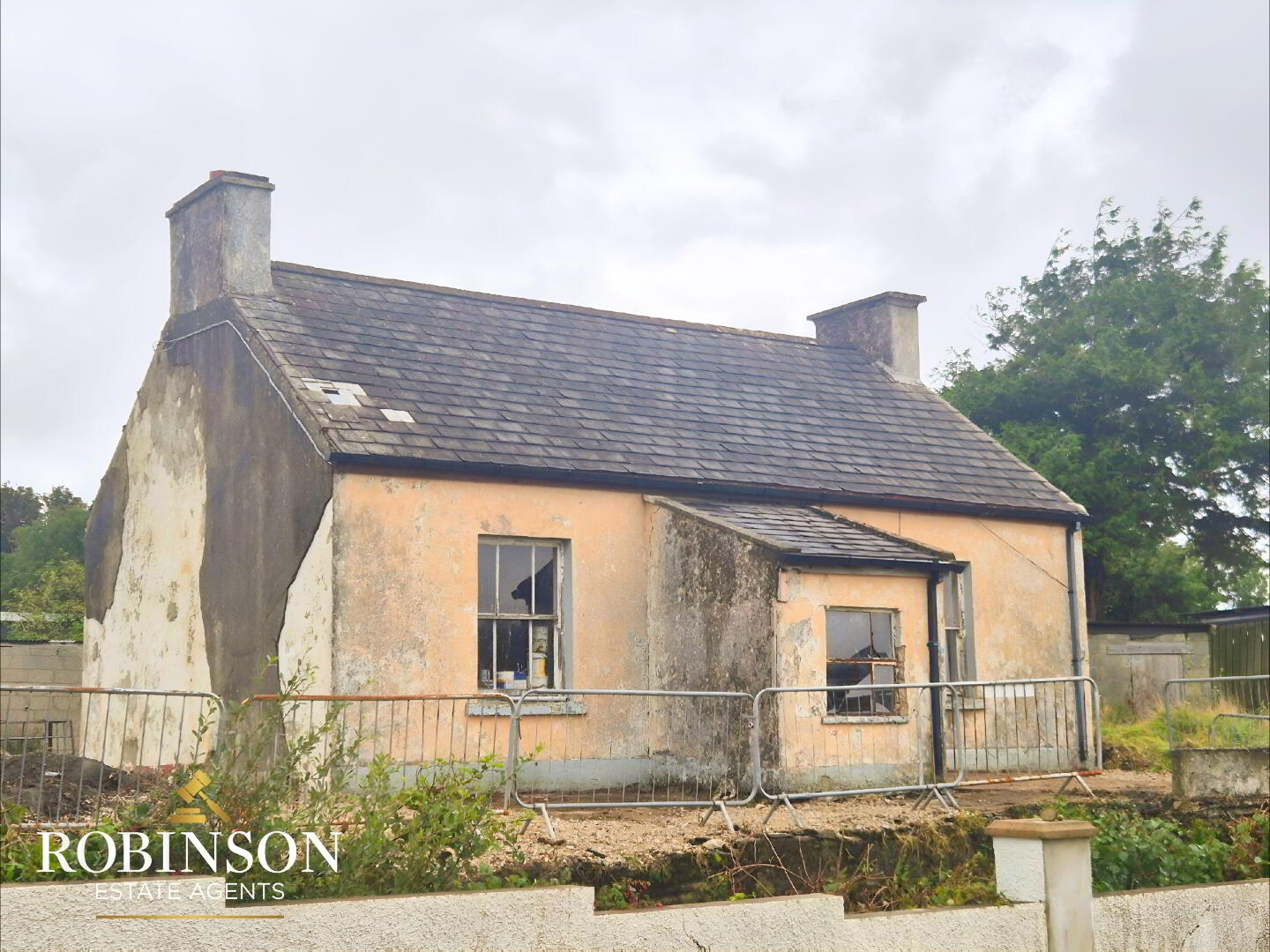 2 Bedroom Cottage, Rooskey 1 of 5