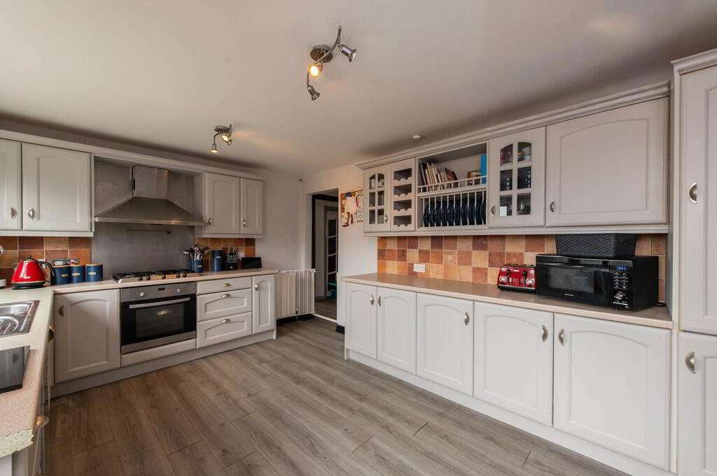 60 Sherwood Avenue 10 of 28