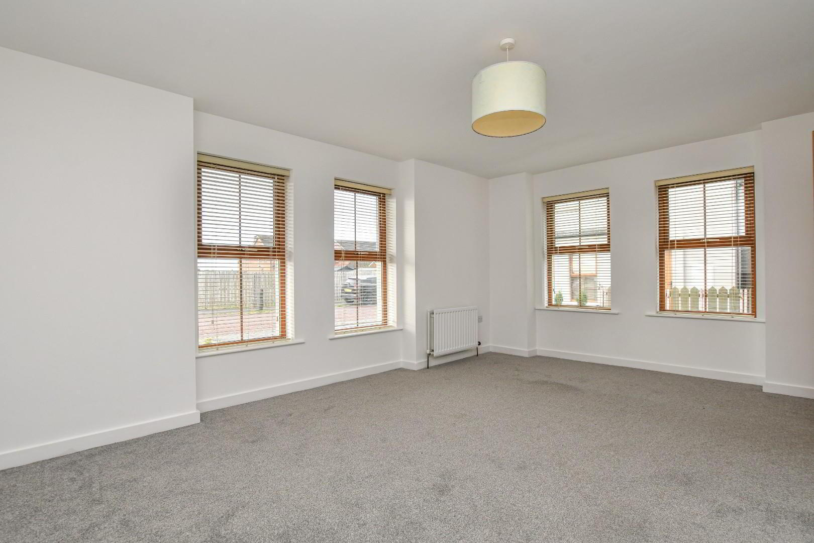 66 Longfield Way 6 of 33