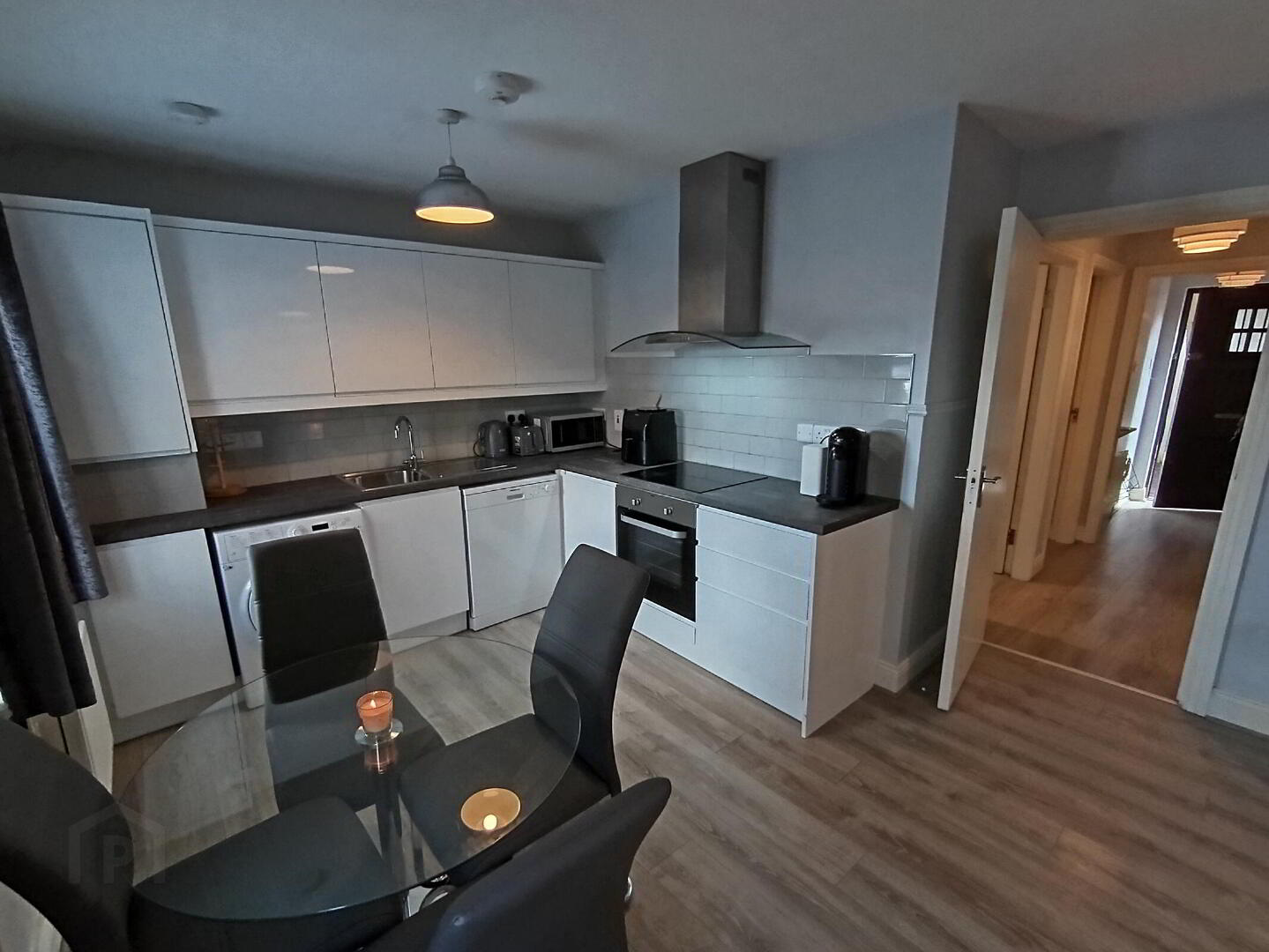 7 Cornmarket Villas 3 of 10