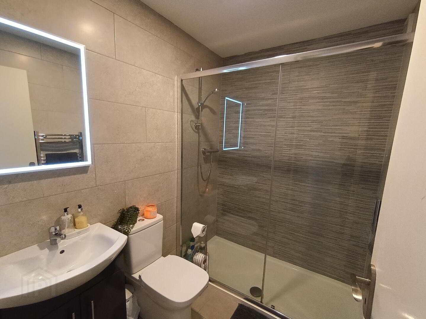 7 Cornmarket Villas 4 of 10