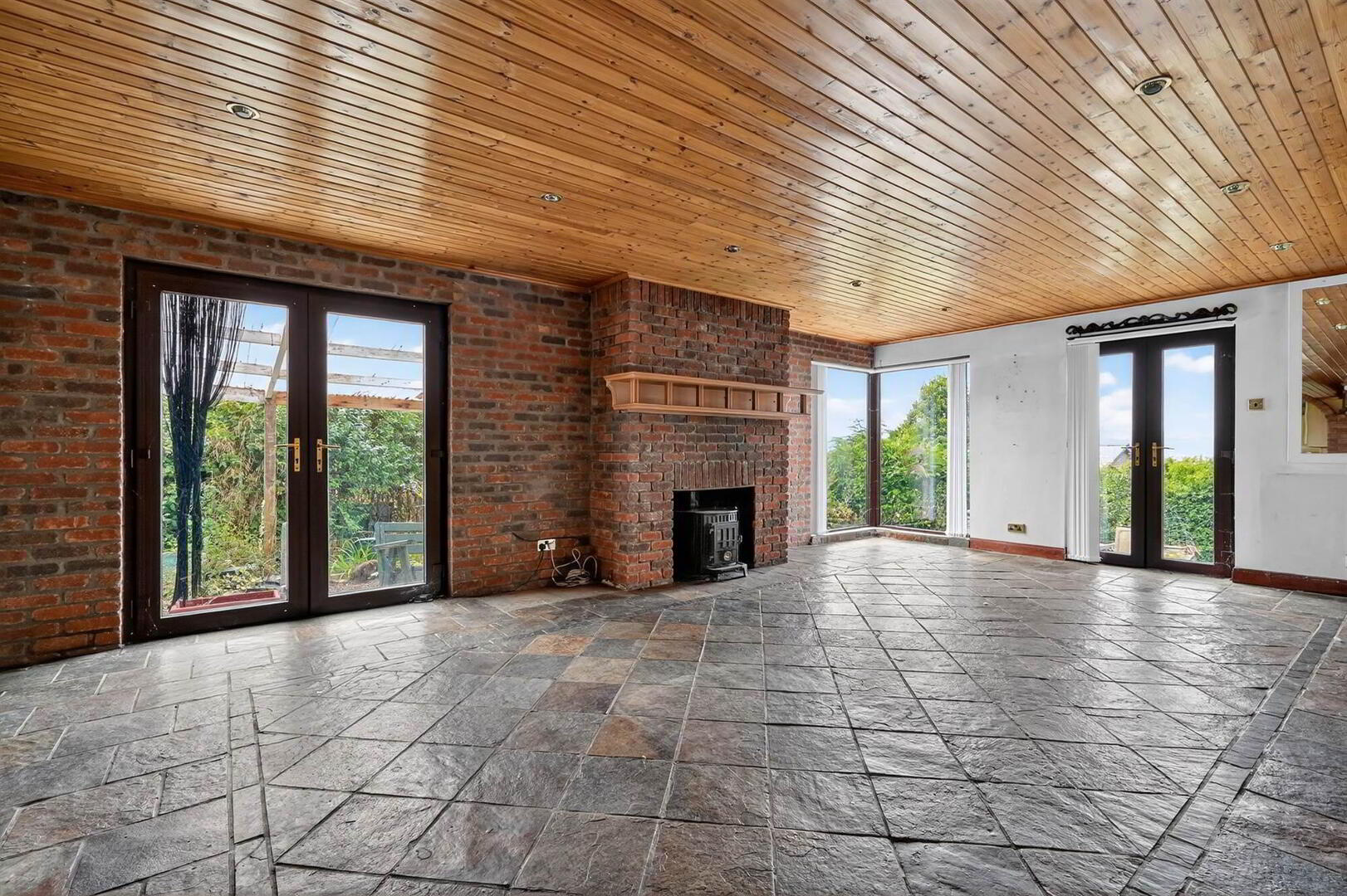 4 Upper Croft Road 5 of 23