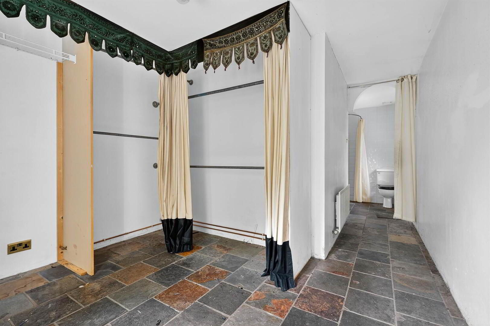 4 Upper Croft Road 11 of 23