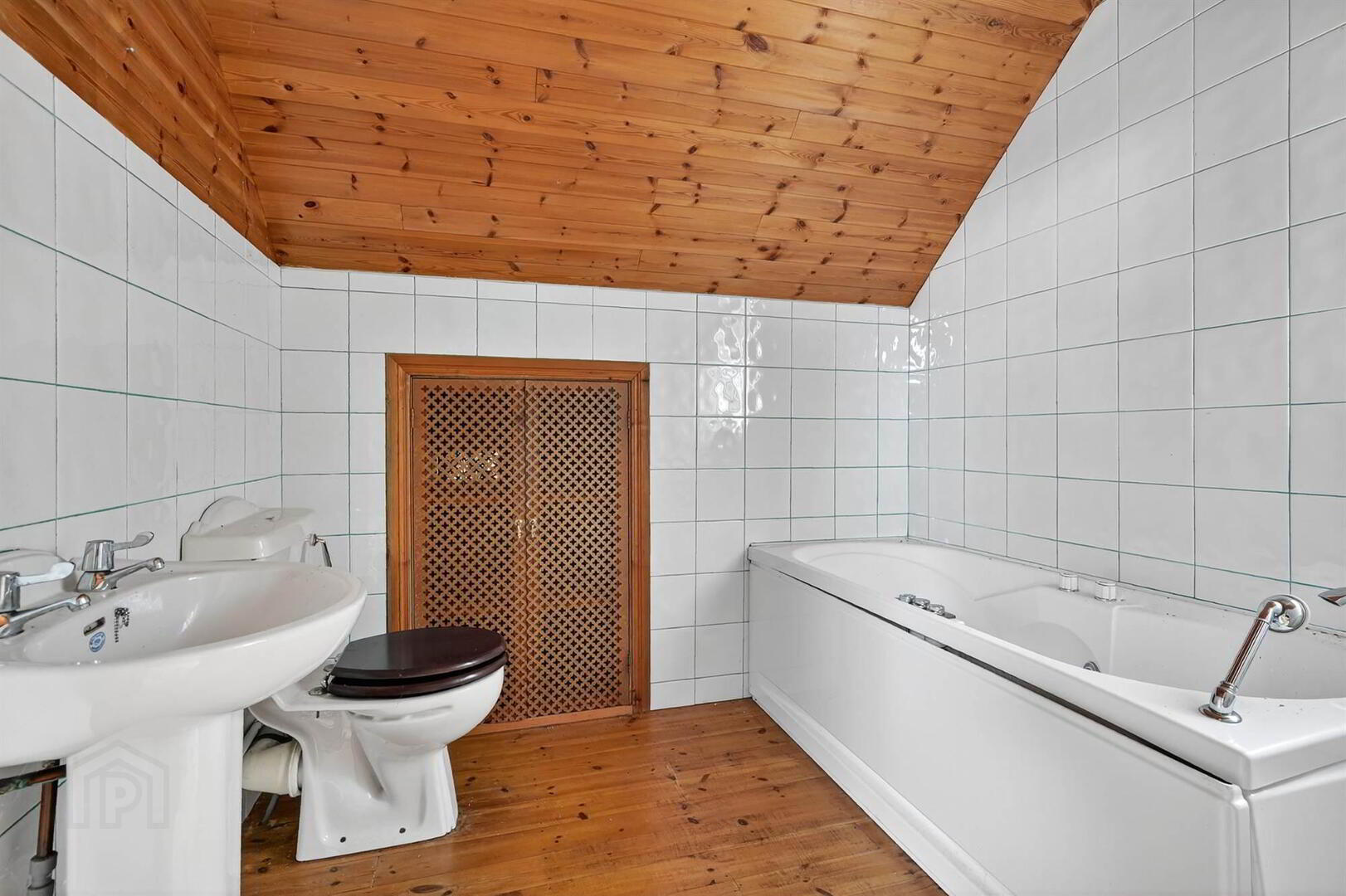 4 Upper Croft Road 16 of 23