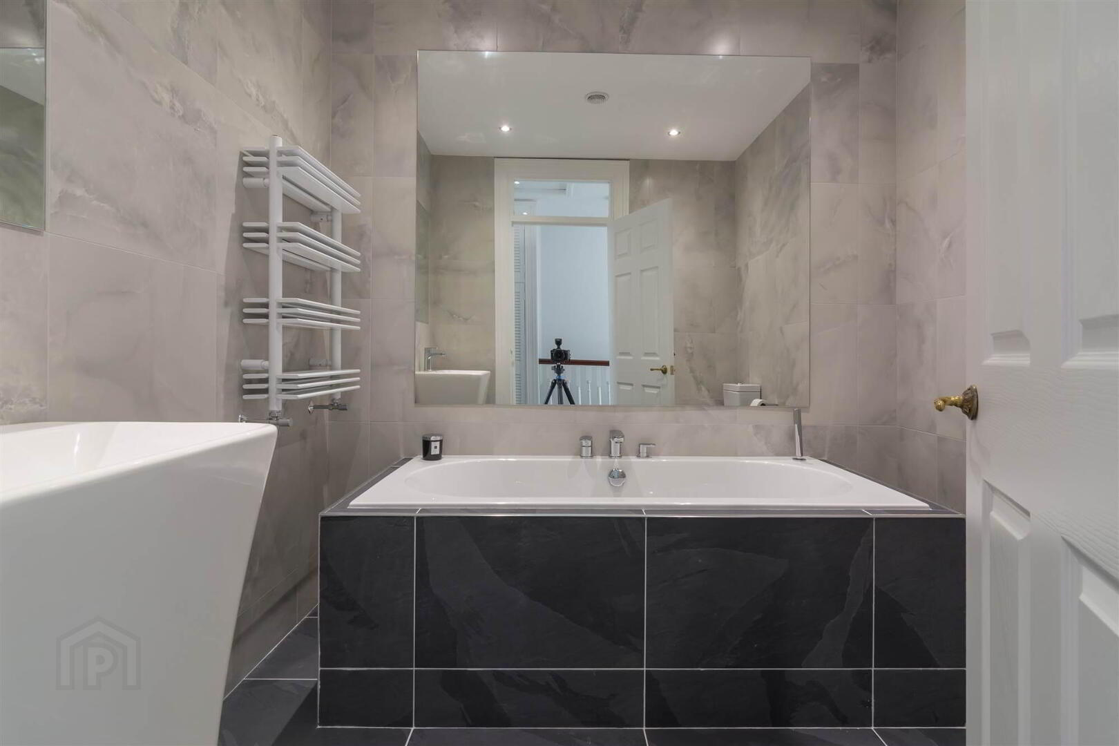 2 Thornhill Malone , BELFAST 13 of 17