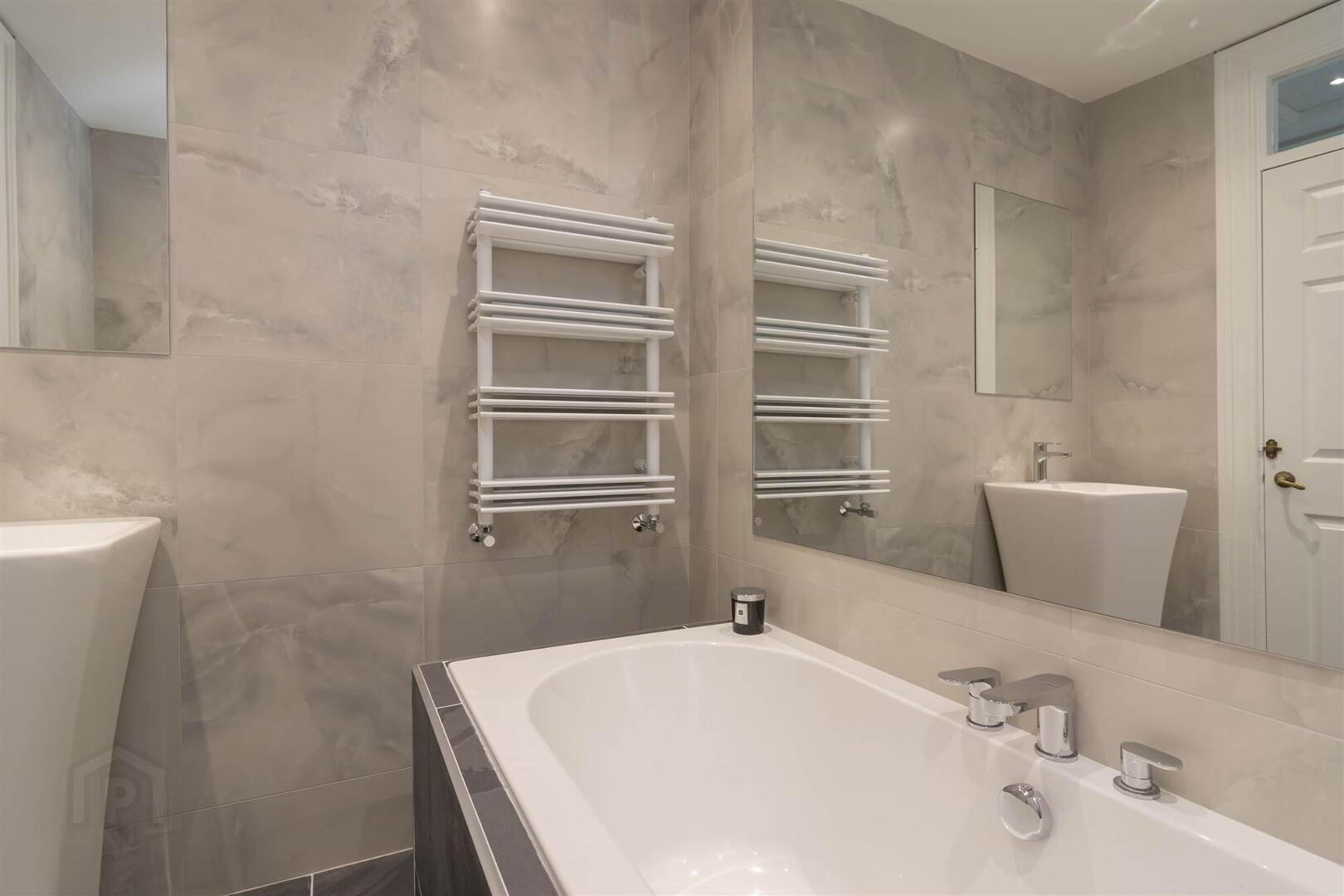 2 Thornhill Malone , BELFAST 14 of 17
