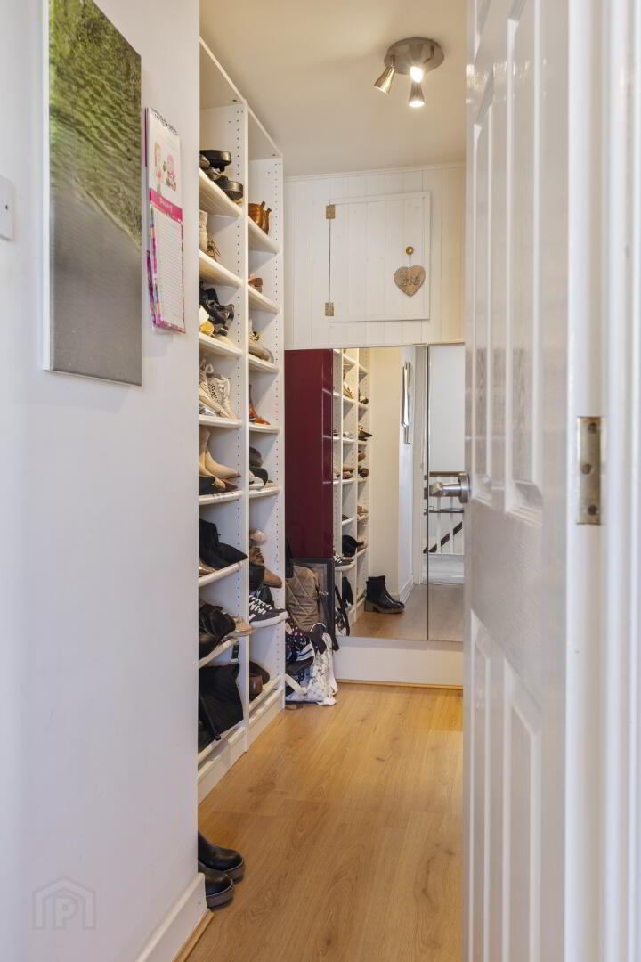 43 Gracefield 12 of 24