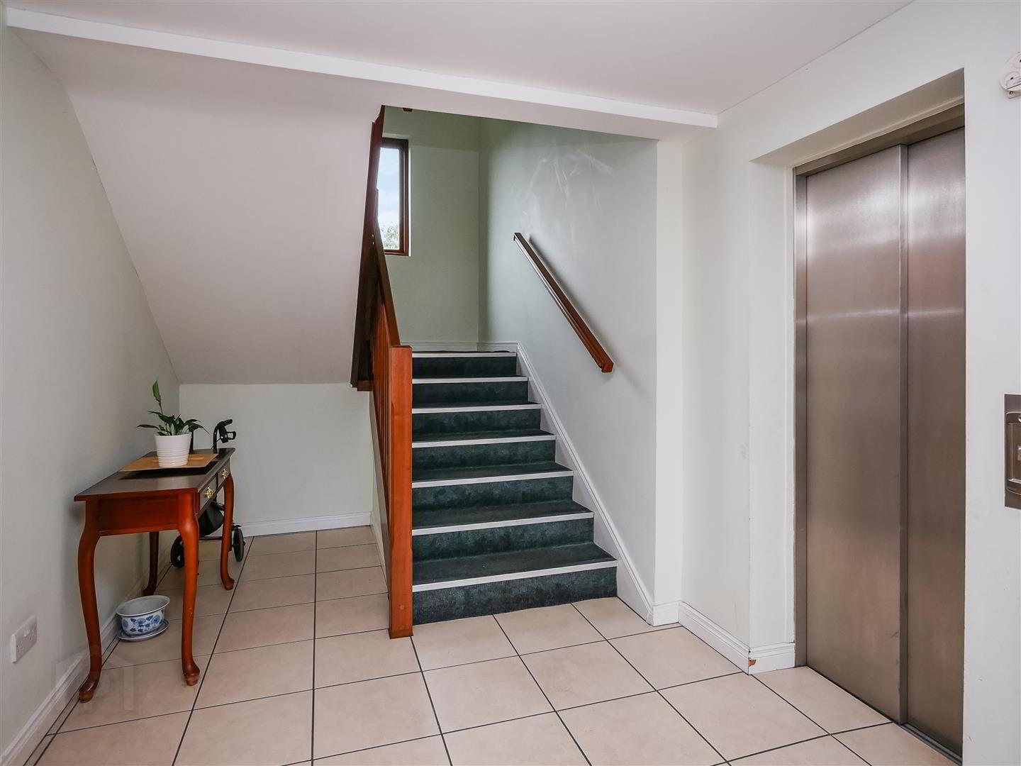 Apt 6, Dunbrae 4 of 21