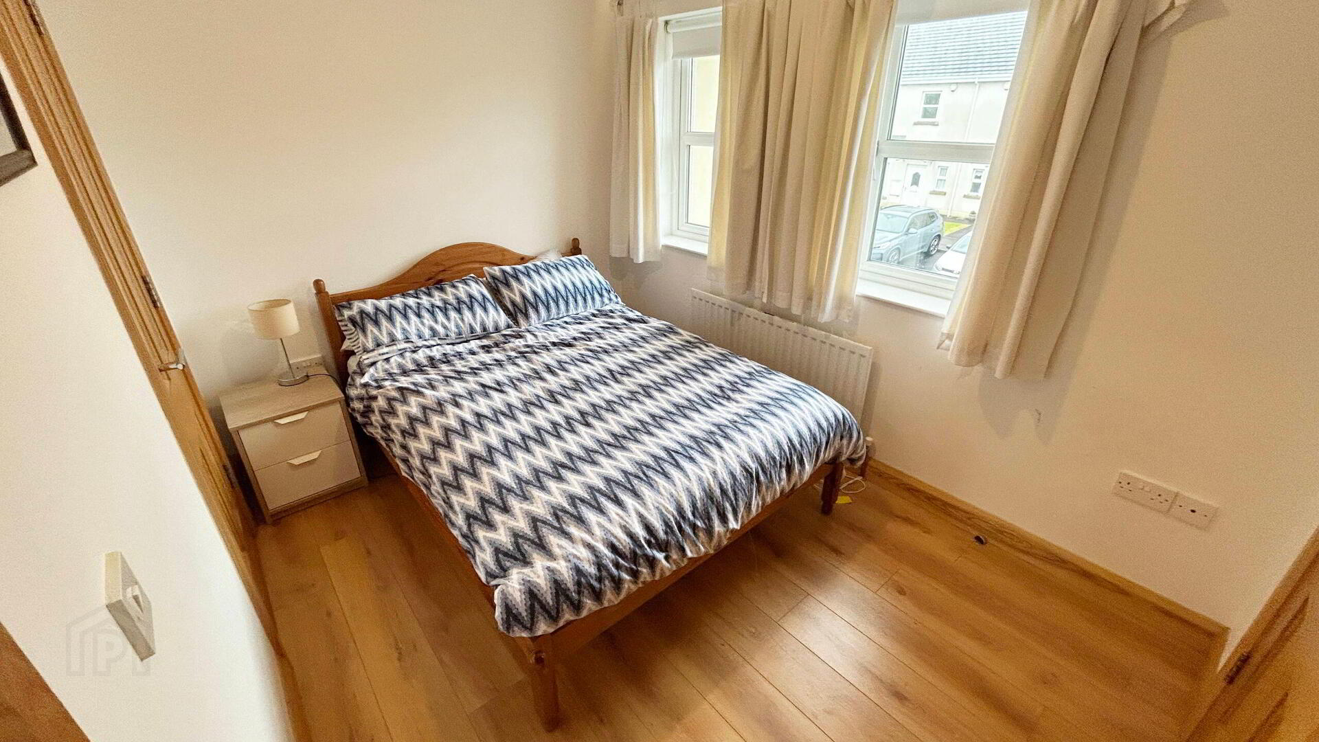 32 Castle Walk Mews 8 of 14