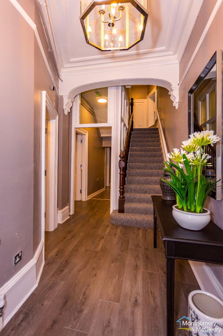 Room 4, 34 Northland Road 2 of 11
