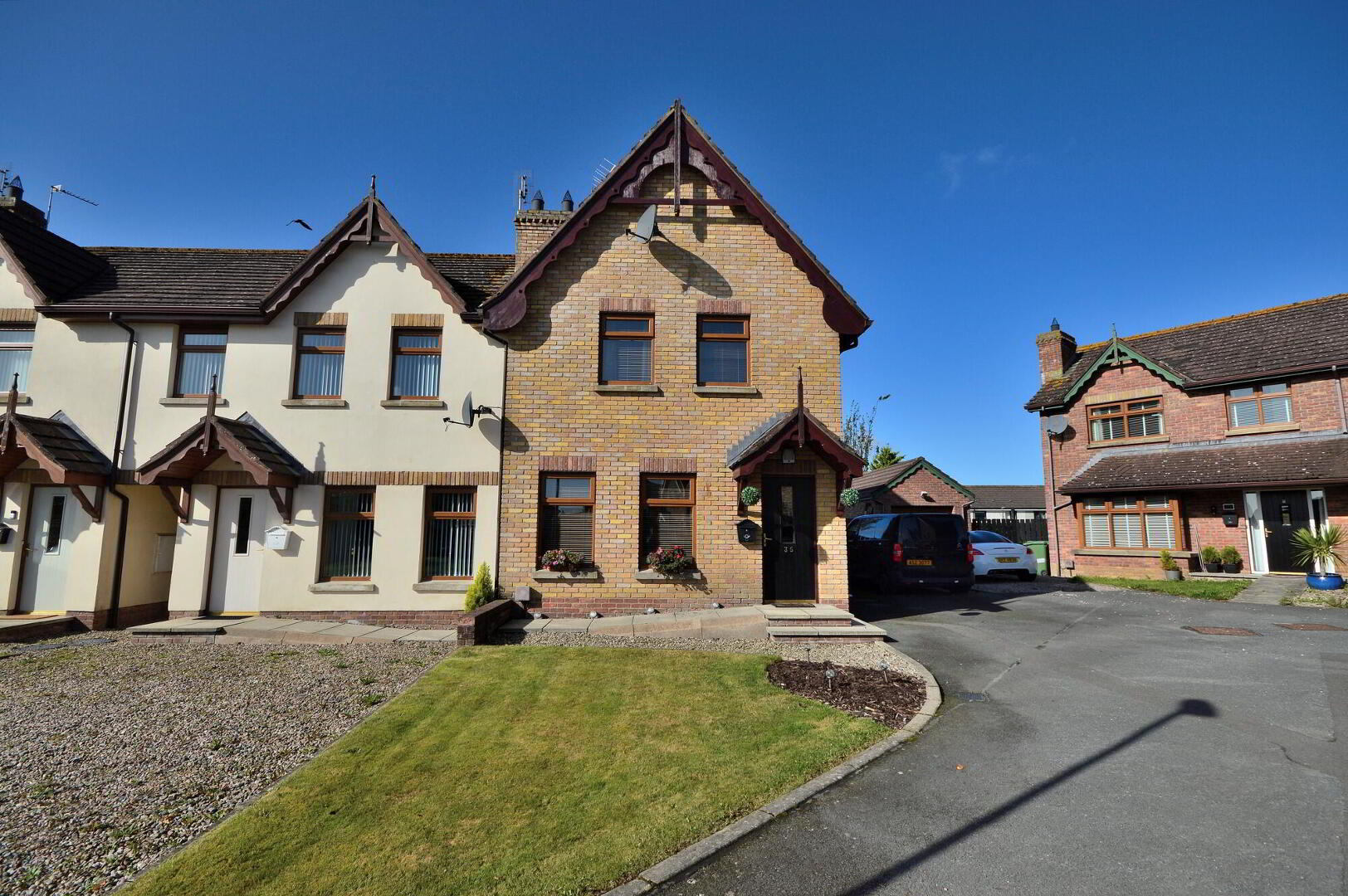 35 Stonebridge Square 1 of 23