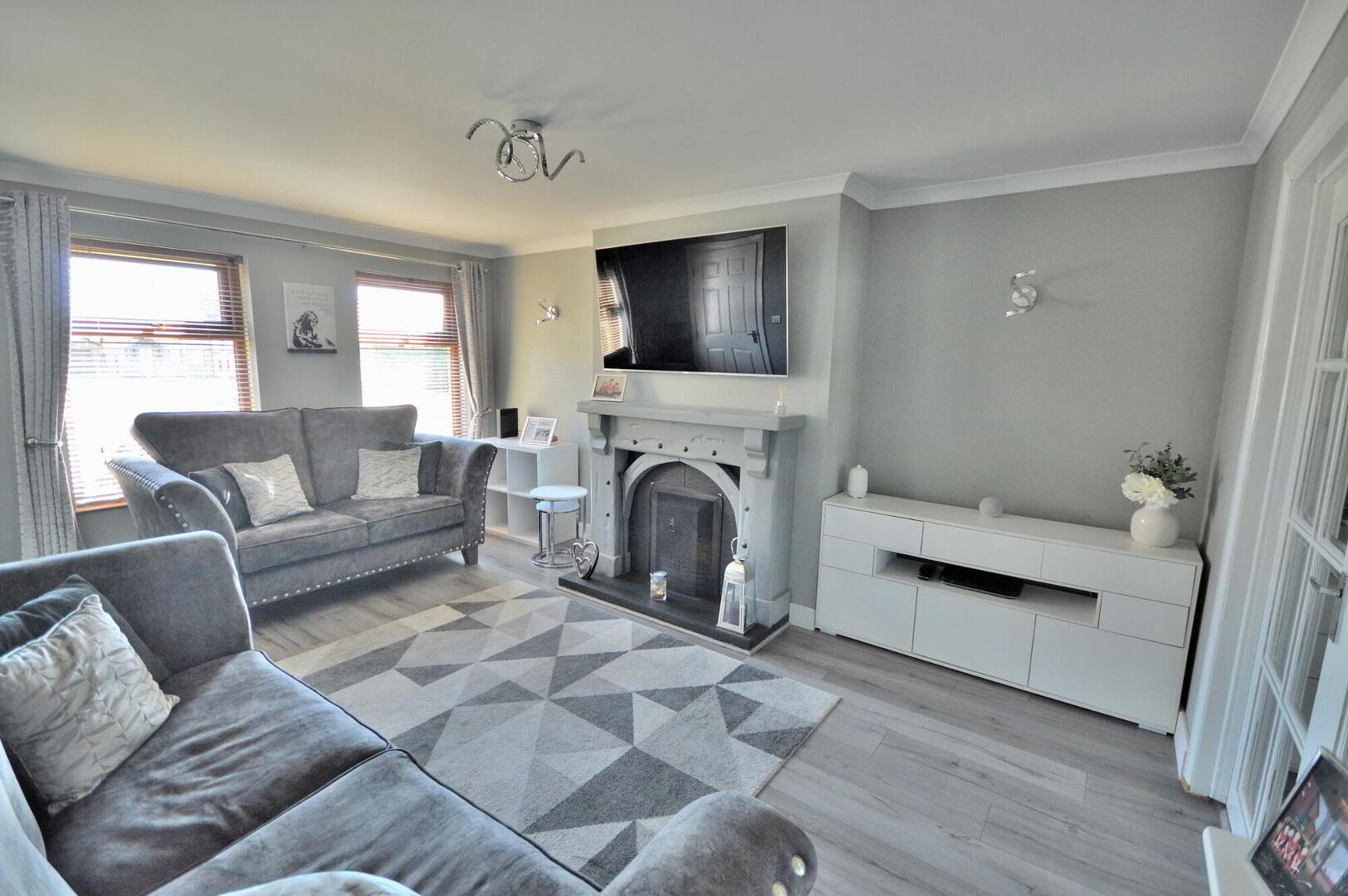 35 Stonebridge Square 5 of 23
