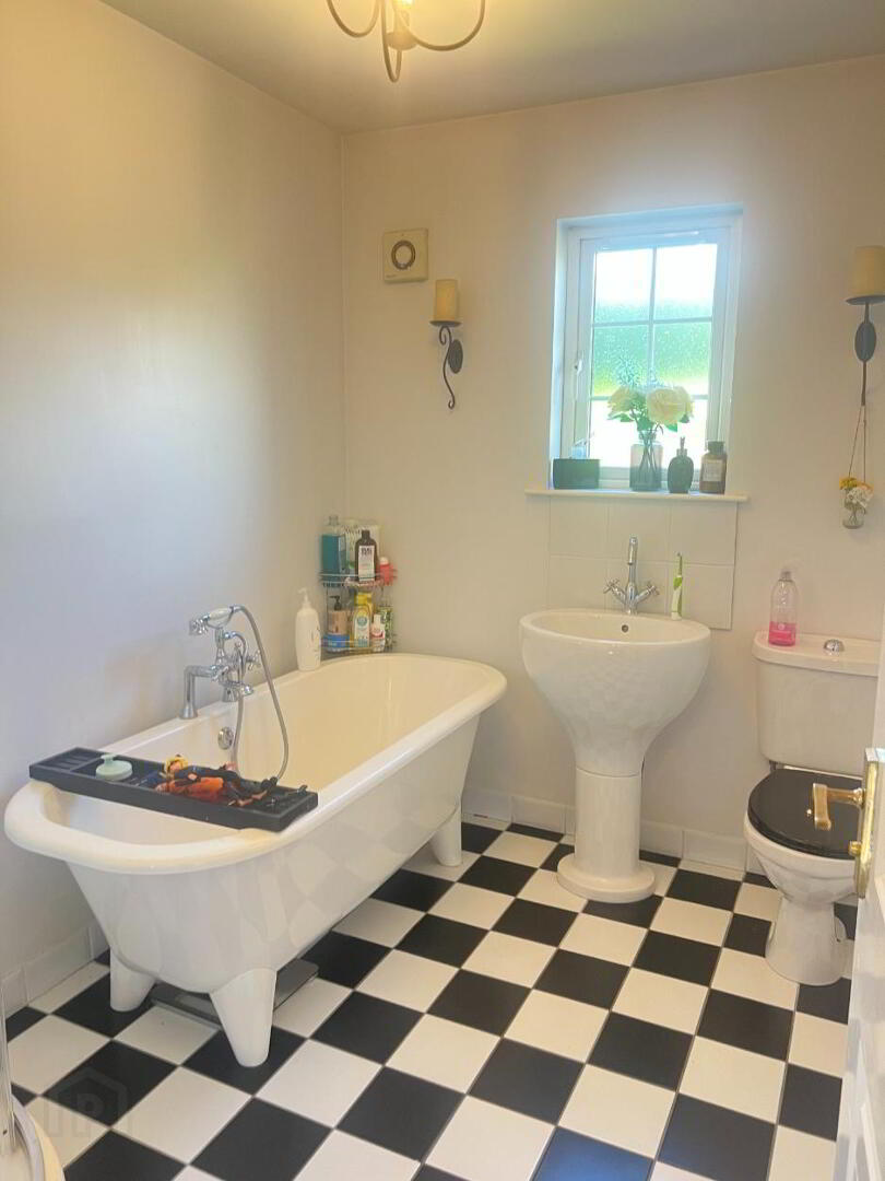 12 Liska Manor 14 of 17