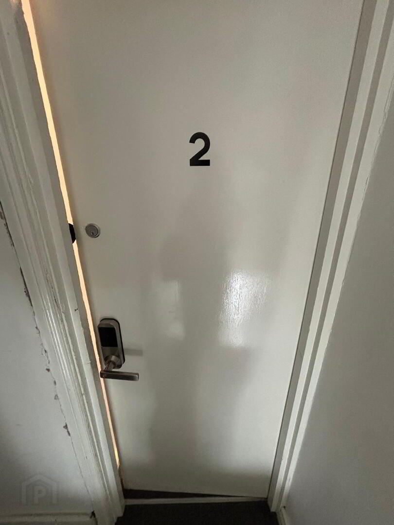 Unit 2, 2 Dunluce Street 1 of 7