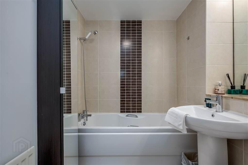Apt 30 Victoria Place, 20 Wellwood Street 12 of 13