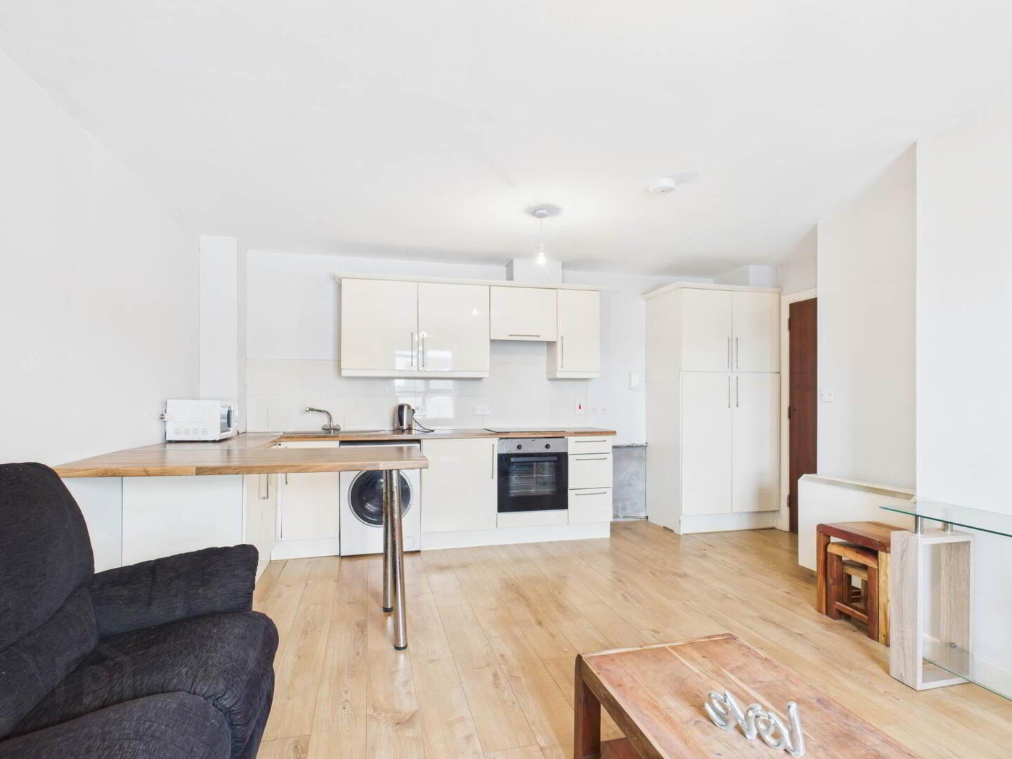 28 Welllington Square 2 of 10