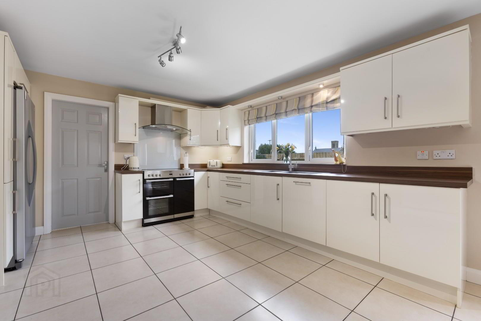 94 Roe Mill Road 11 of 41