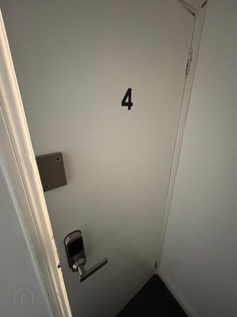 Unit 4, 2 Dunluce Street 1 of 10