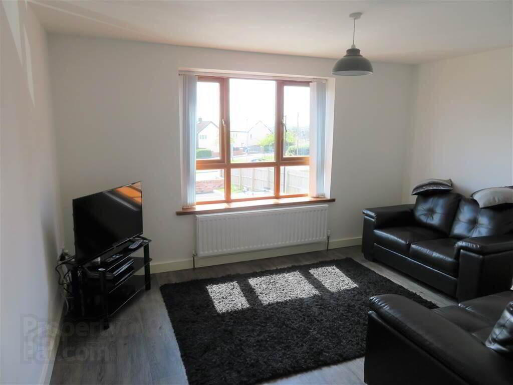 Apt 7, 161 Glen Road 3 of 8