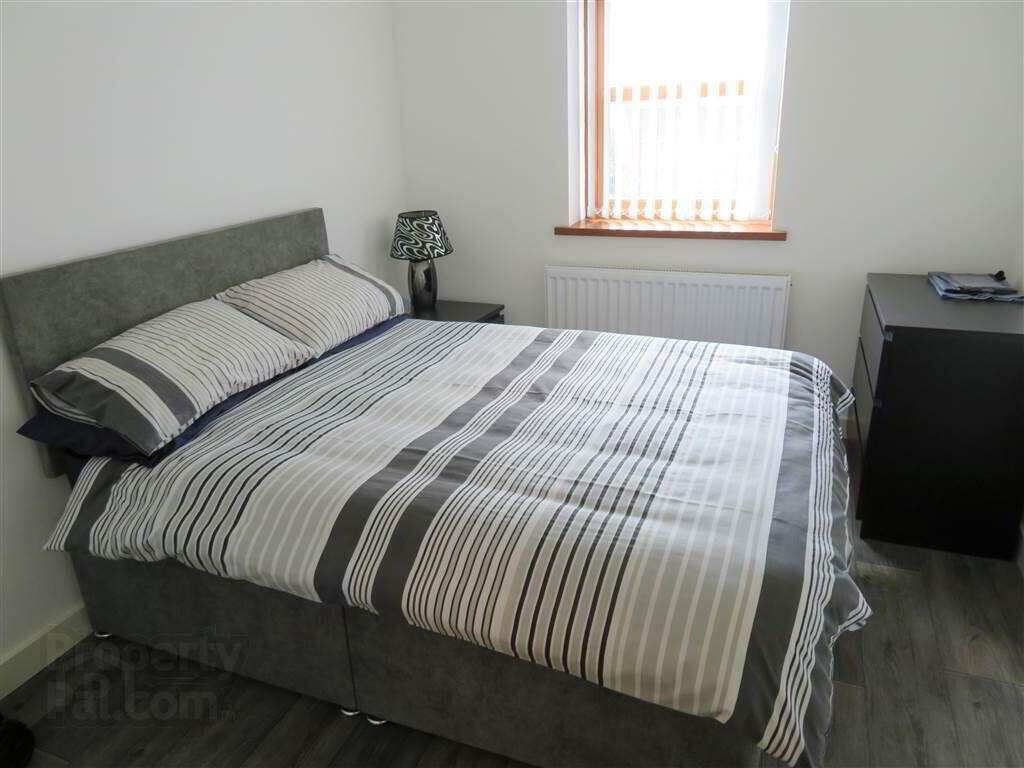 Apt 7, 161 Glen Road 6 of 8