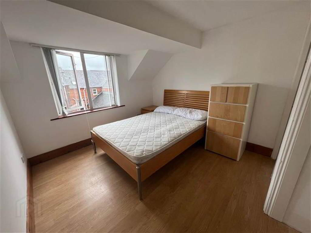 Apt6, 89 Eglantine Avenue 6 of 7