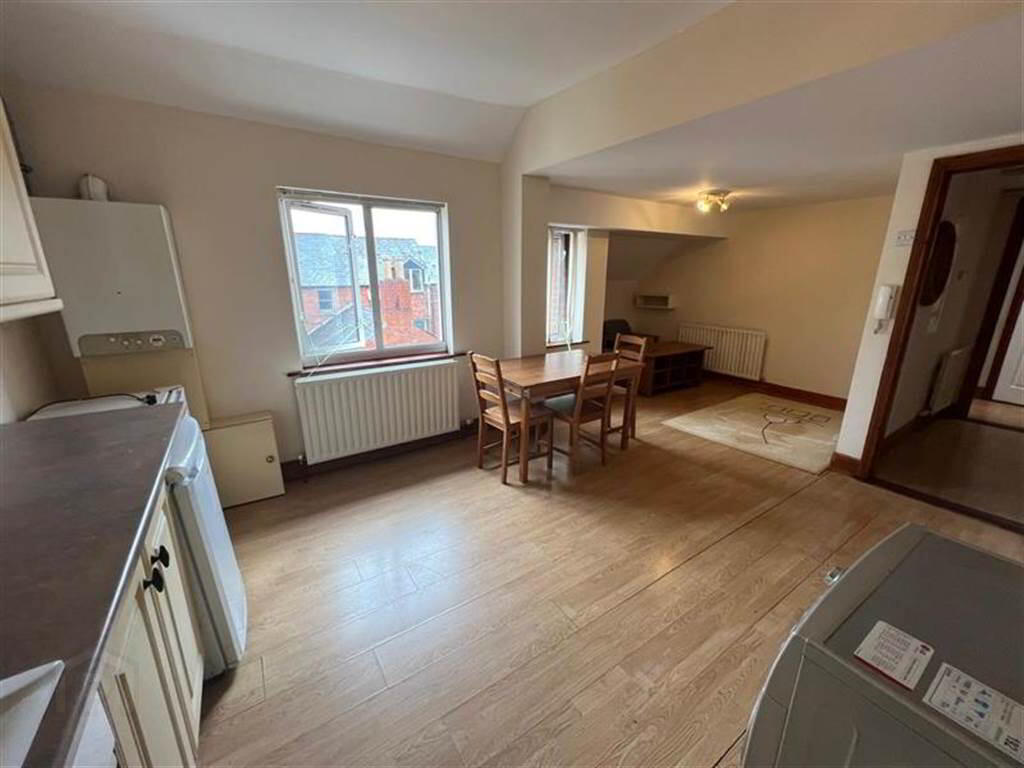 Apt6, 89 Eglantine Avenue 4 of 7