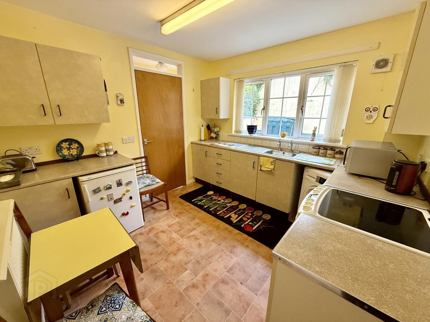 2 Castle Court 14 of 23
