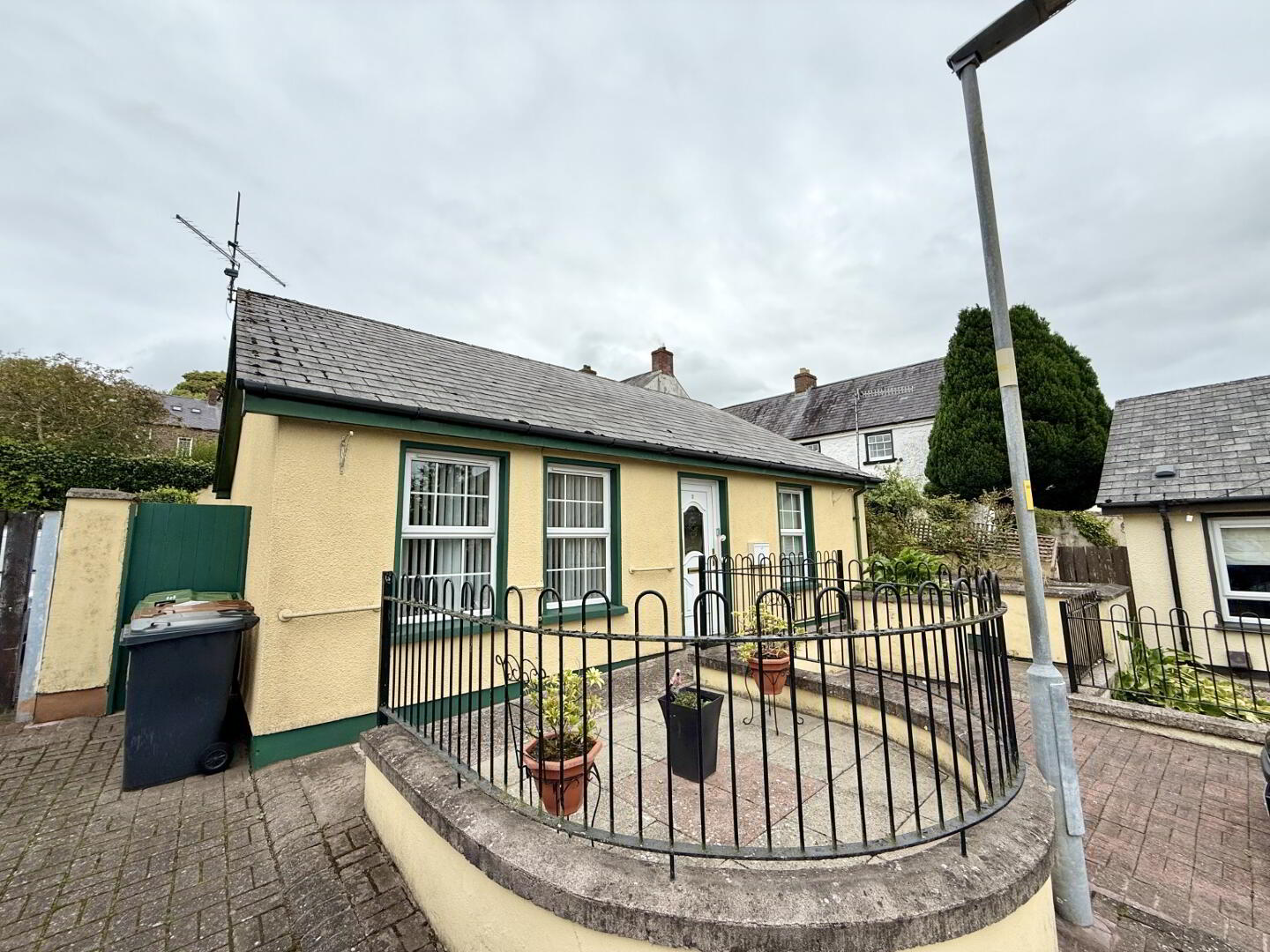 2 Castle Court 2 of 23
