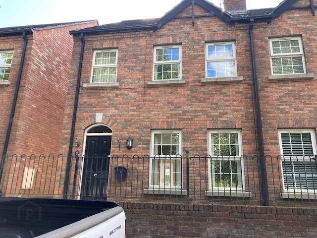 10 Laurel Mews 1 of 9