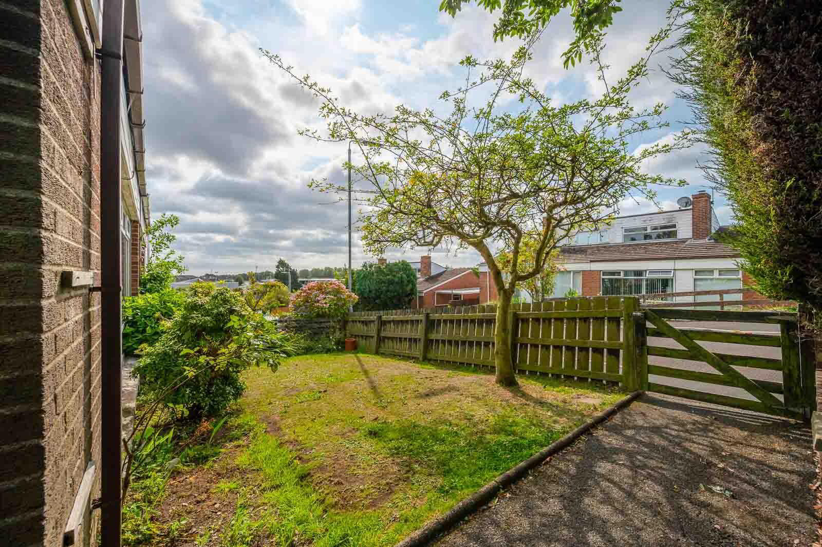 1 Rostrevor Close 2 of 23
