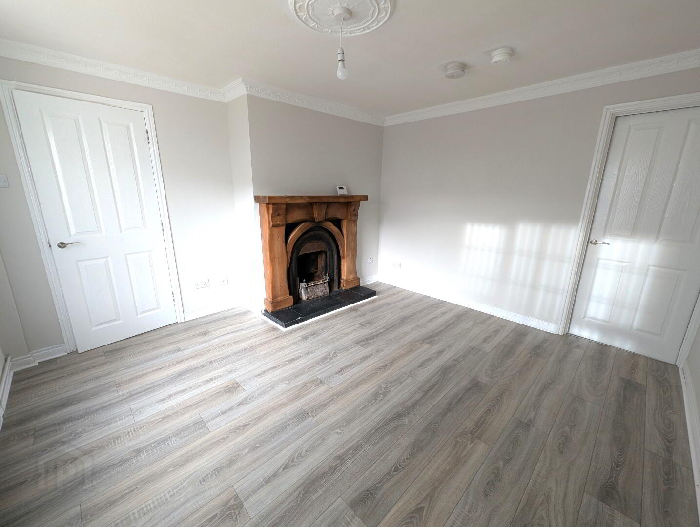 8 Woodview Park 3 of 16