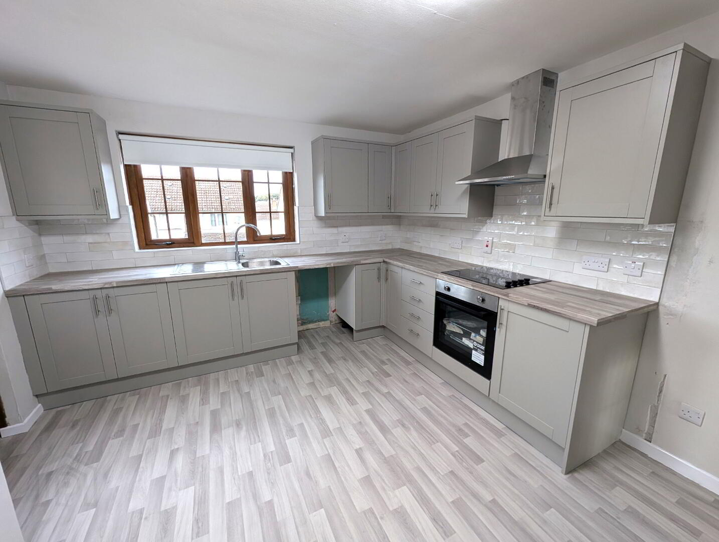 8 Woodview Park 4 of 16
