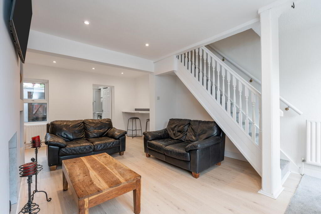27 Parkgate Gardens 4 of 15