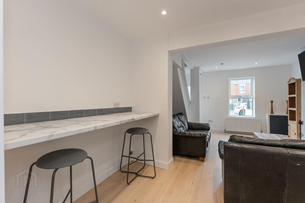 27 Parkgate Gardens 6 of 15