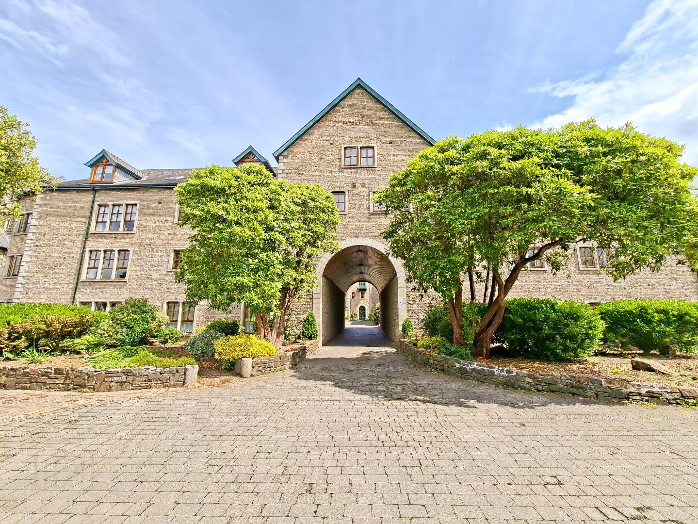 46 Priory Court 2 of 20