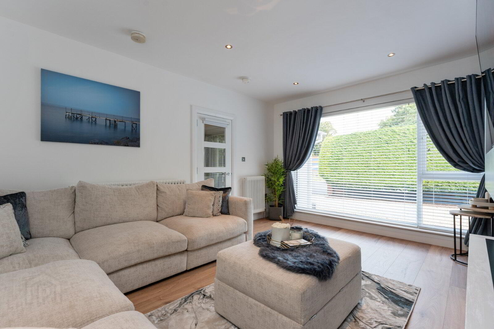 12 Invergarry Avenue 8 of 40