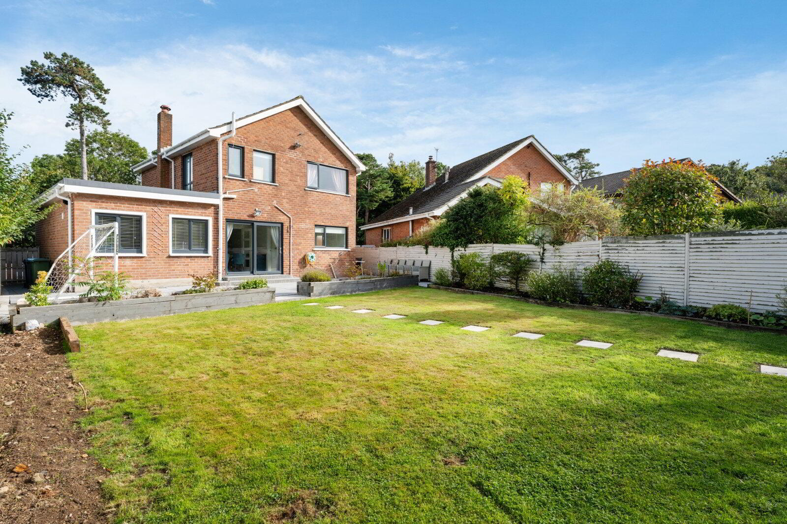 12 Invergarry Avenue 37 of 40