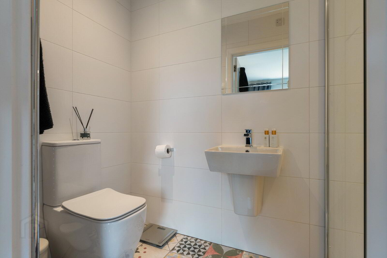 12 Invergarry Avenue 25 of 40