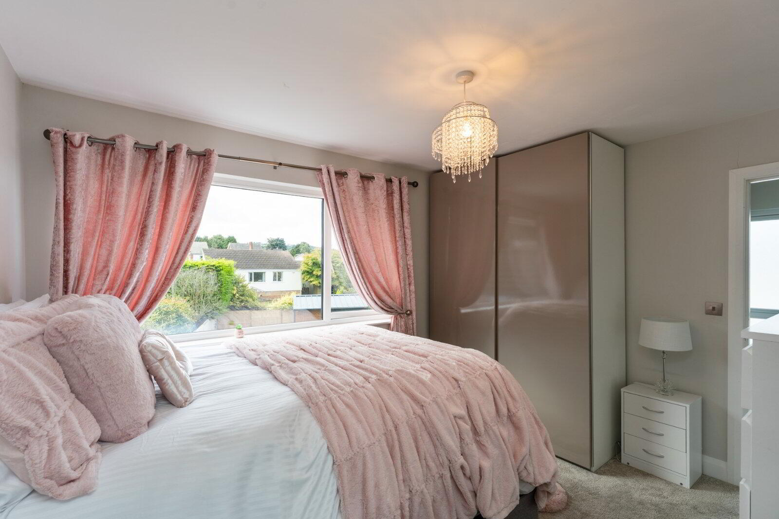 12 Invergarry Avenue 27 of 40