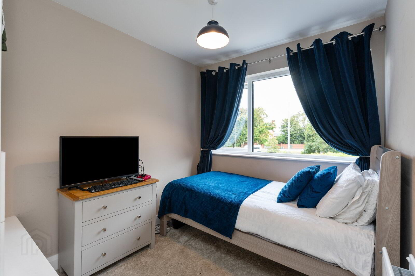 12 Invergarry Avenue 28 of 40