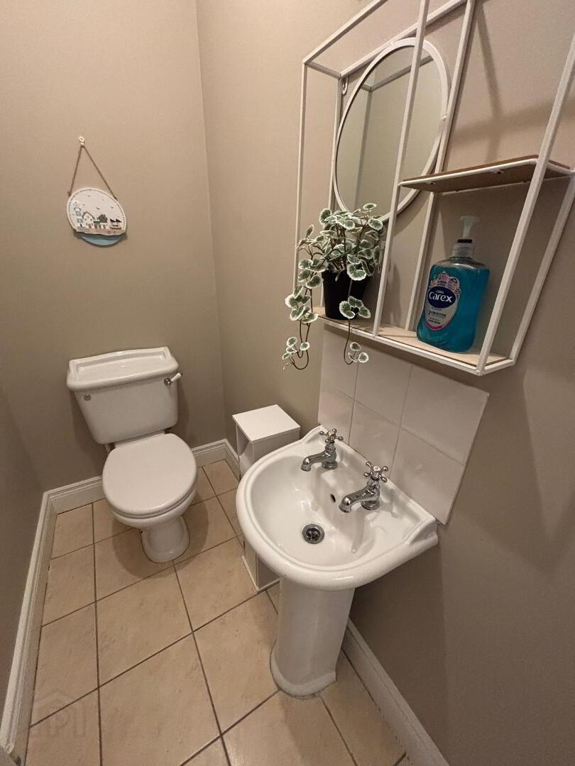 3 Meadowlands Court 4 of 14