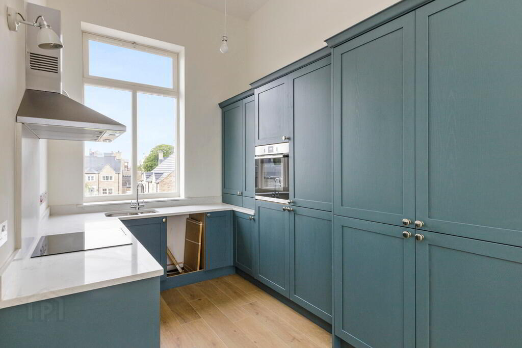 Apartment 6 35 College Green 6 of 13