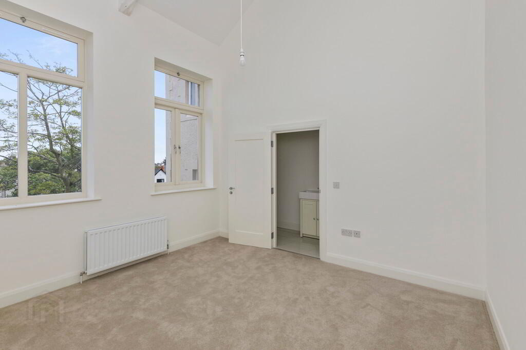 Apartment 6 35 College Green 7 of 13