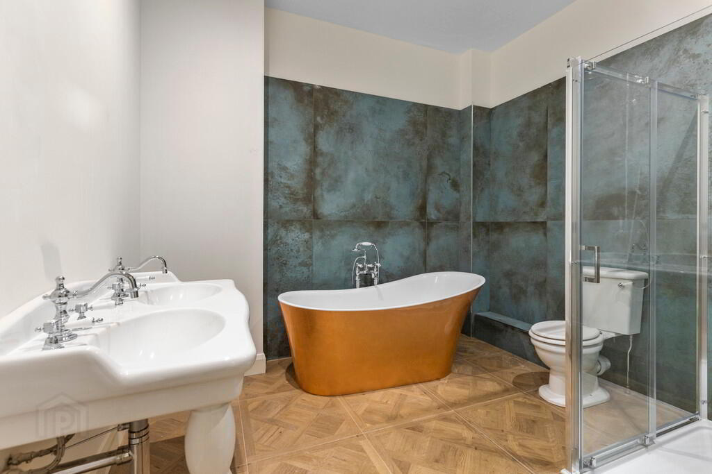 Apartment 6 35 College Green 10 of 13